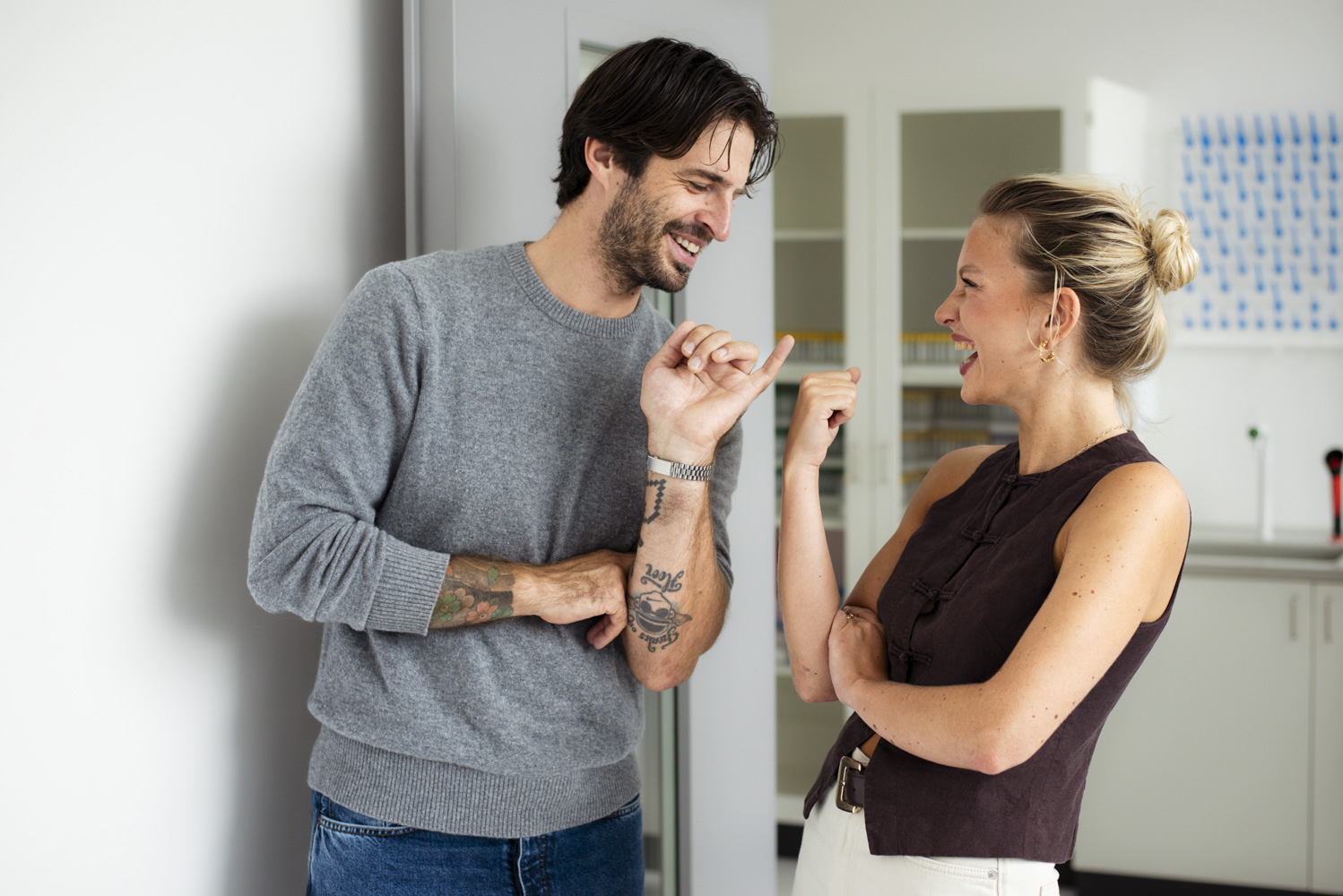 Gydytoja rezidente Urte Andriuskeviciute ir atlikejas Justinas Jarutis tapo Populiacinio biobanko dalyviais